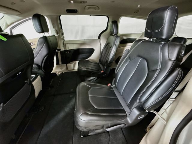Used 2024 Chrysler Pacifica Touring-L FWD image 23