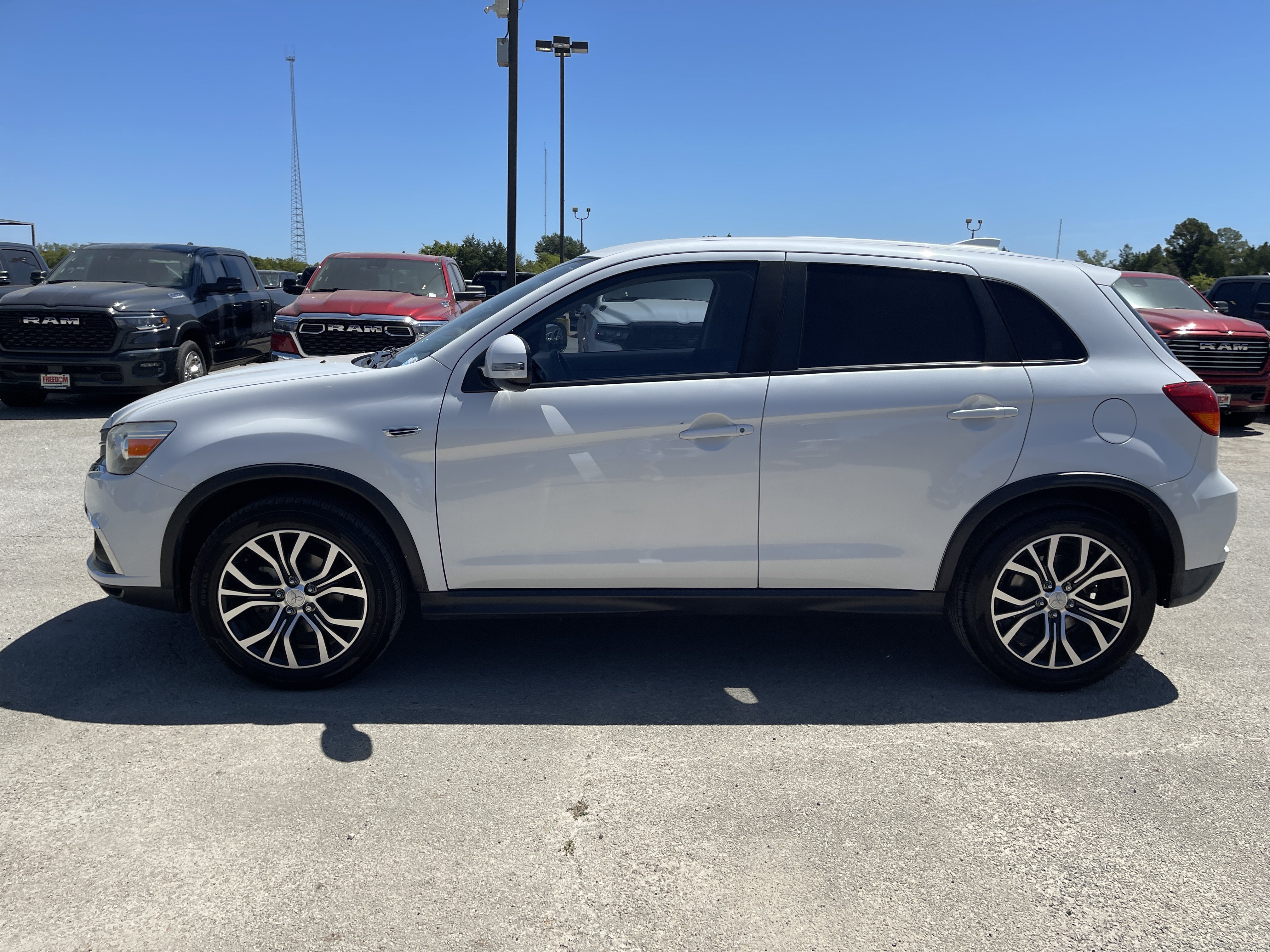 Used 2019 Mitsubishi Outlander Sport ES FWD image 7