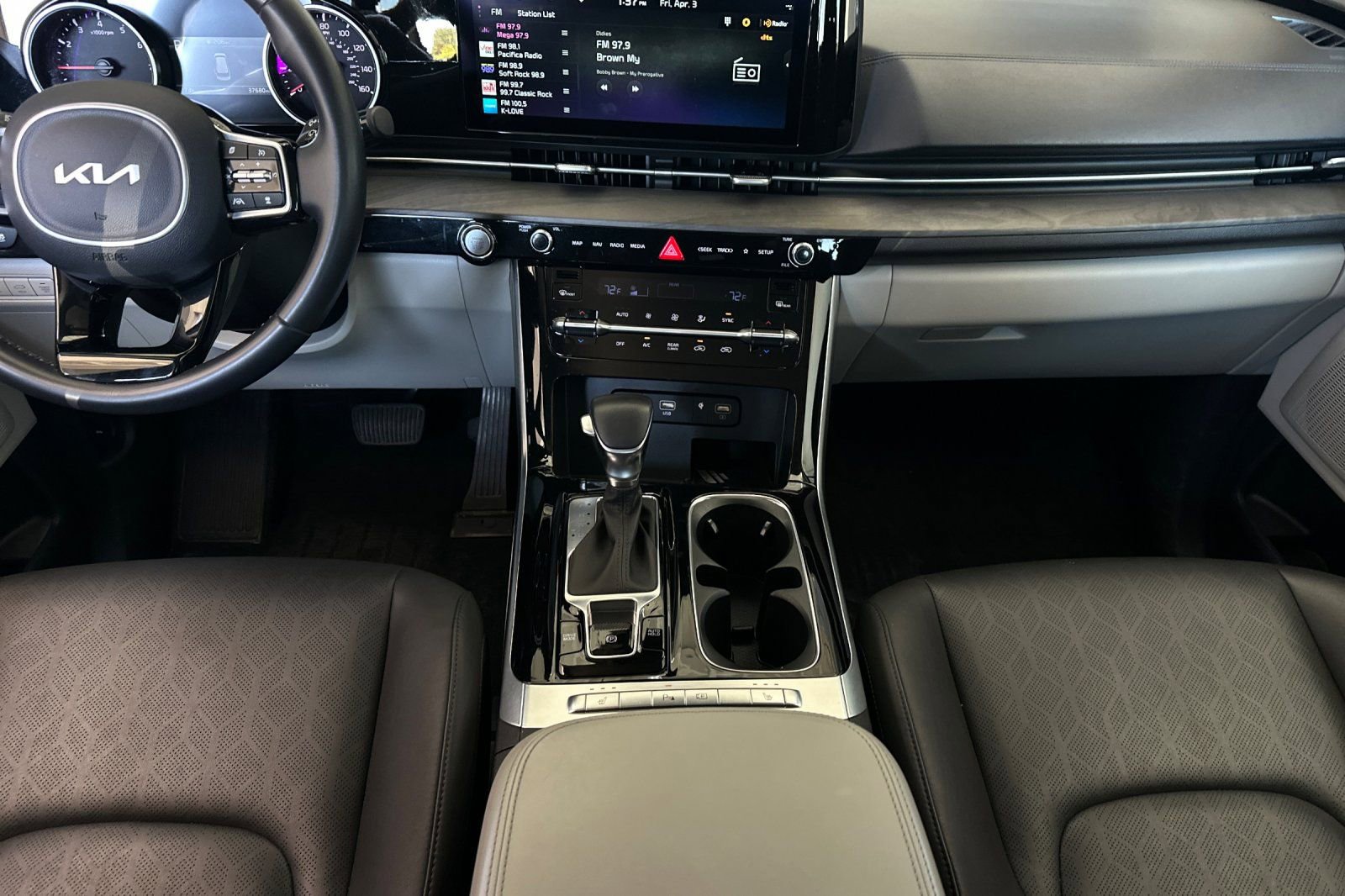 Used 2023 Kia Carnival EX image 15