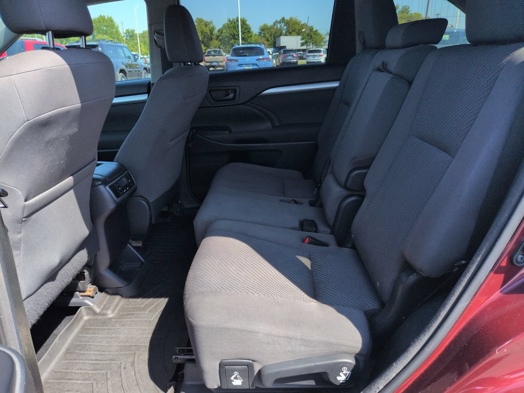 Used 2014 Toyota Highlander LE FWD image 26
