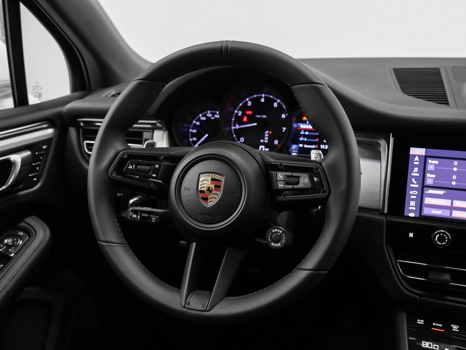 Certified 2026 Porsche Macan image 34