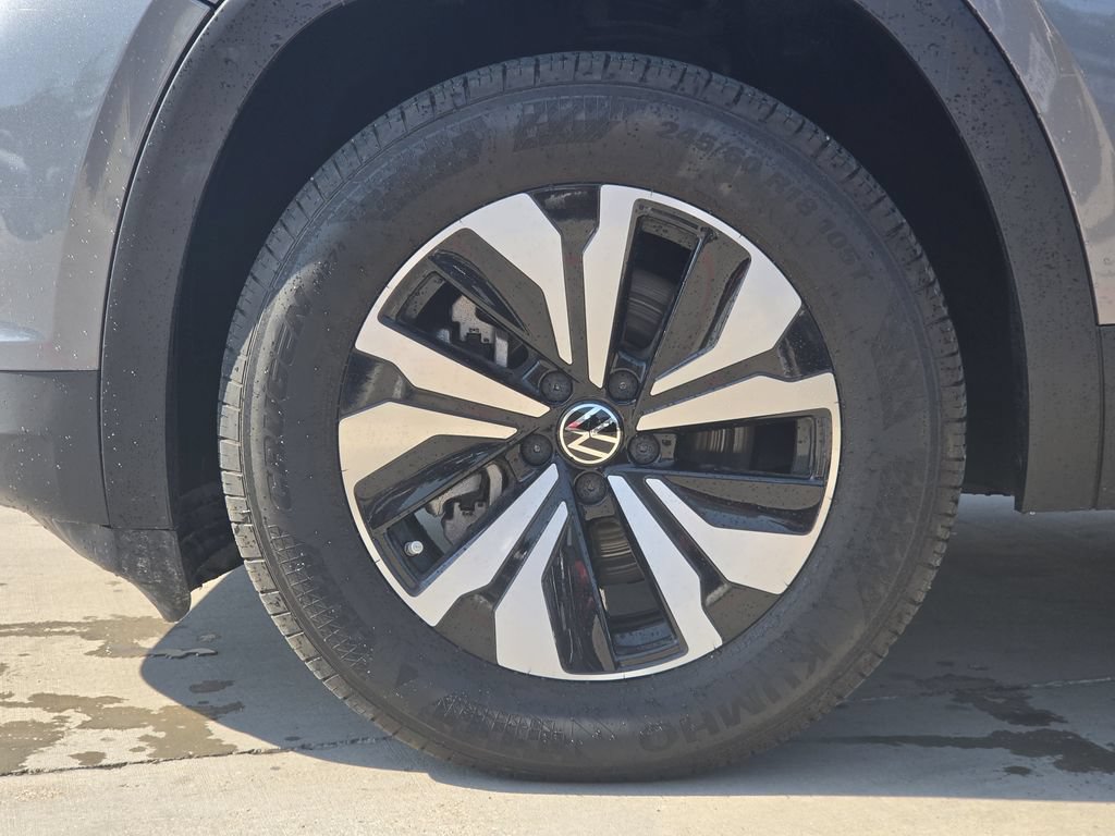 Used 2025 Volkswagen Atlas Cross Sport SE FWD image 8