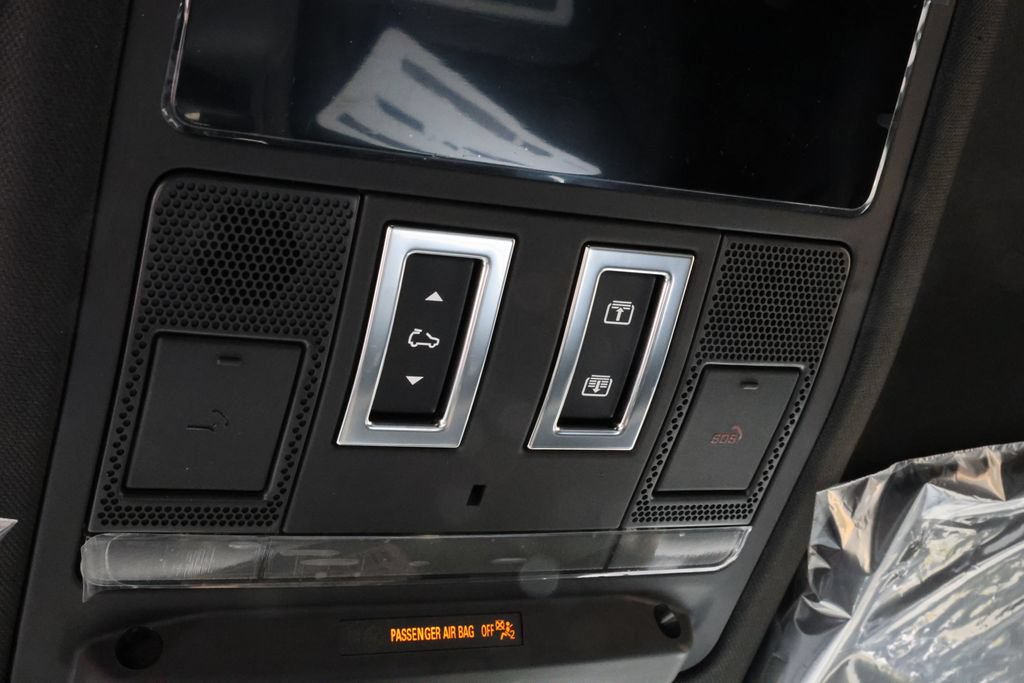 New 2026 Land Rover Defender 110 X-Dynamic SE AWD/4WD image 24