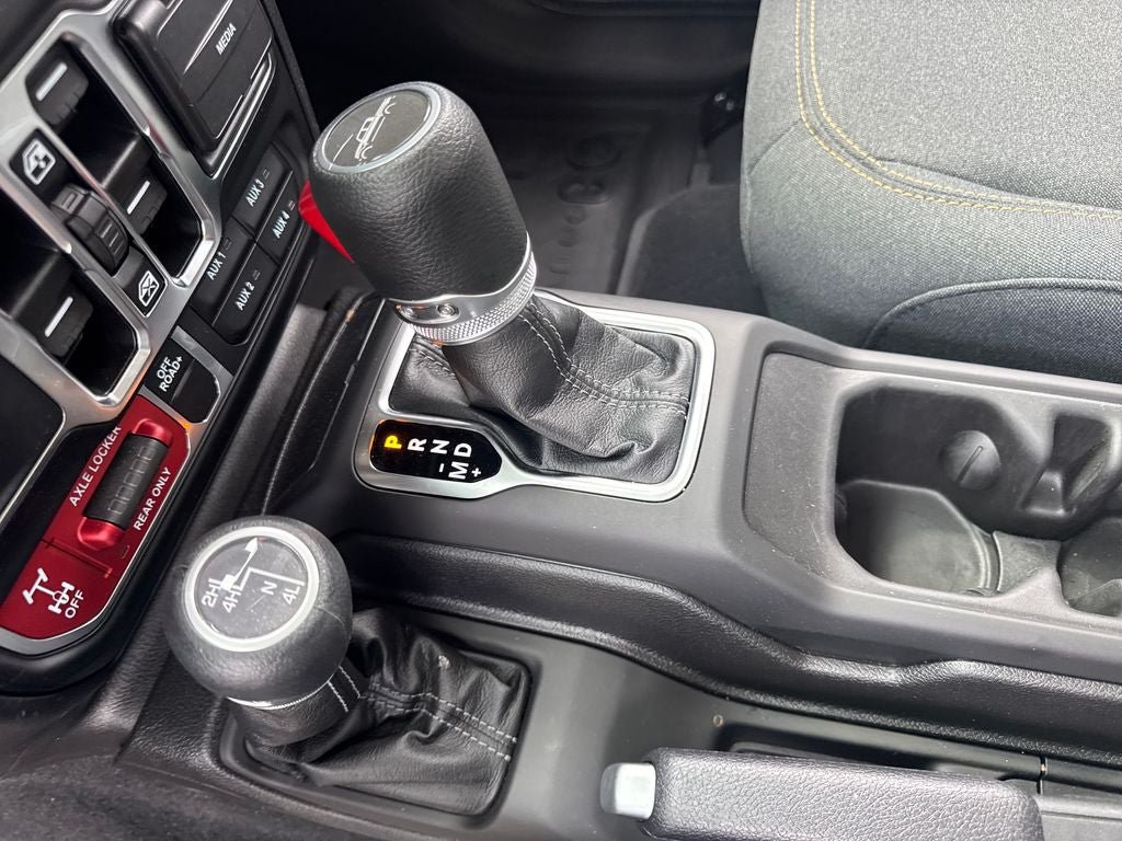 Used 2025 Jeep Gladiator Overland AWD/4WD image 17