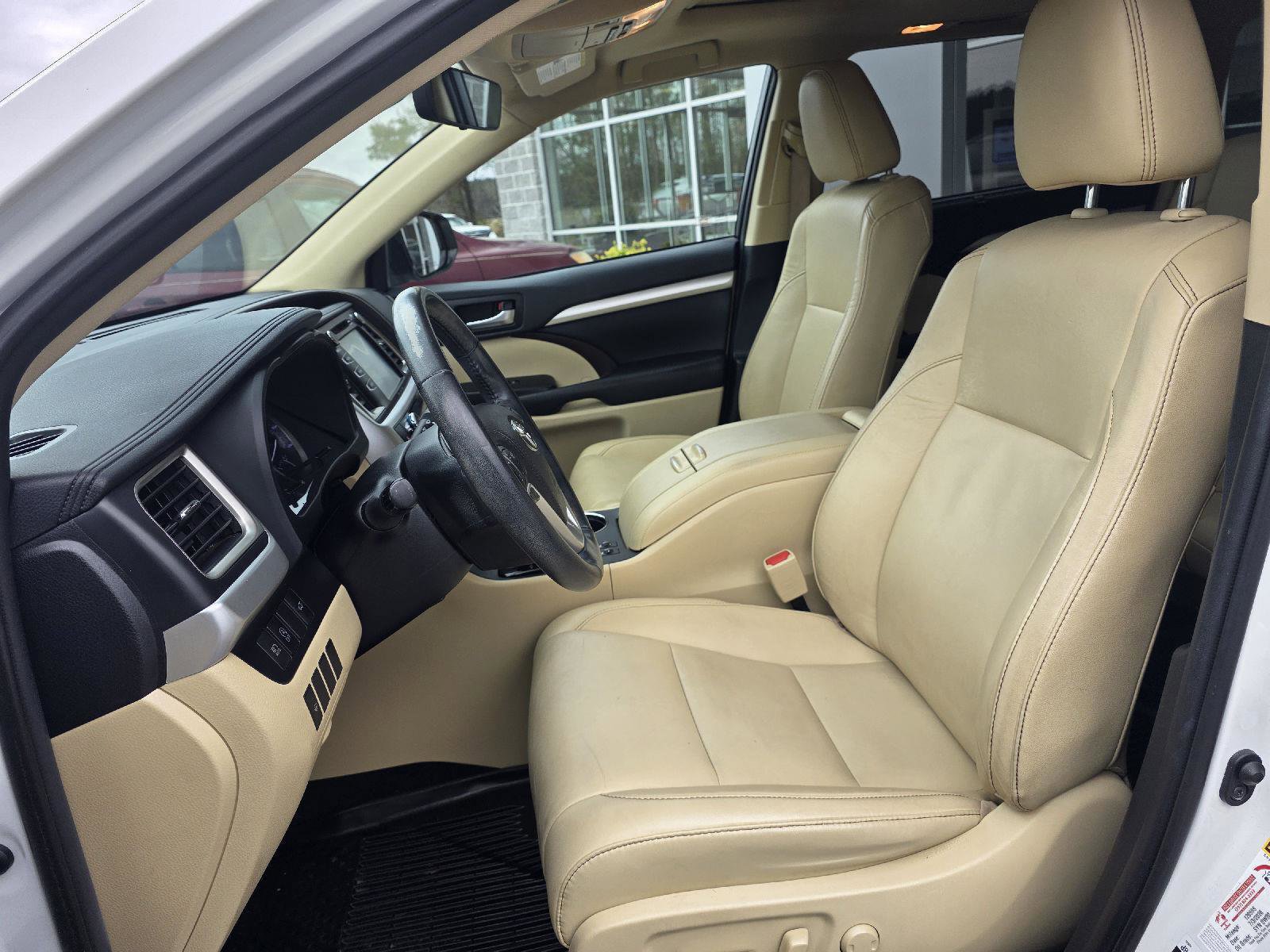 Used 2019 Toyota Highlander XLE image 10