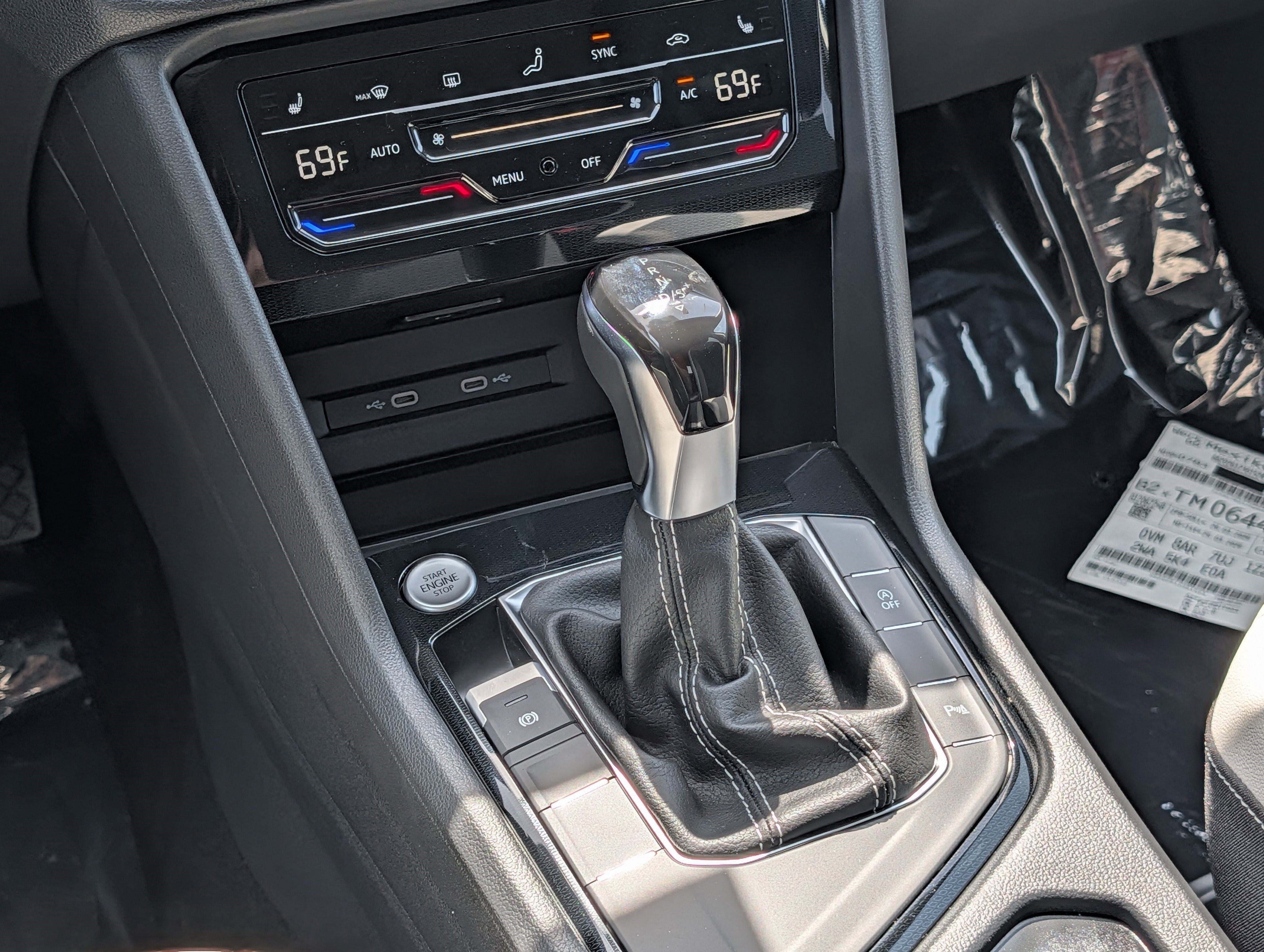 New 2026 Volkswagen Taos SE FWD image 9