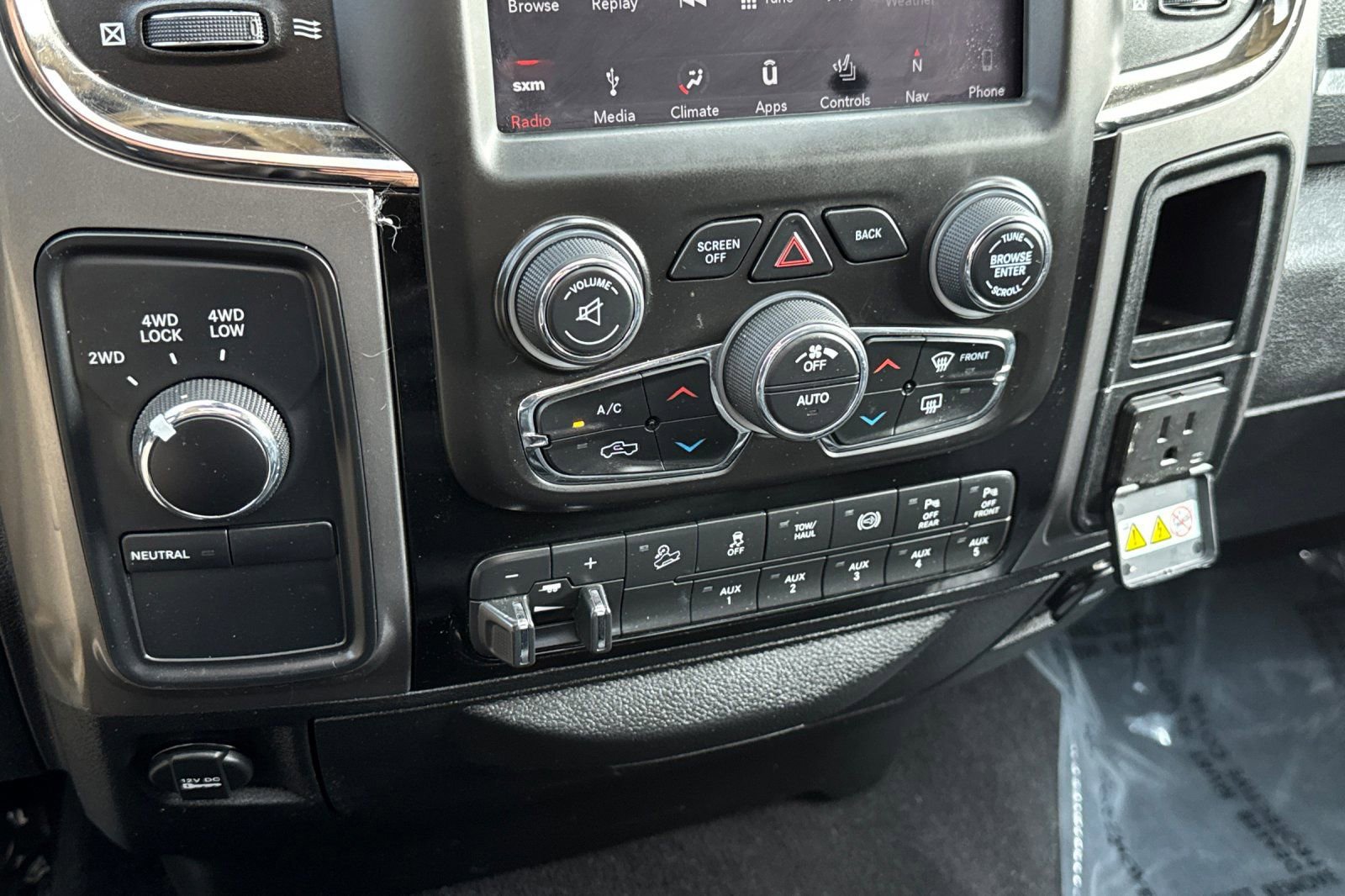 Used 2018 RAM 2500 Laramie w/ Sport Appearance Group AWD/4WD image 20