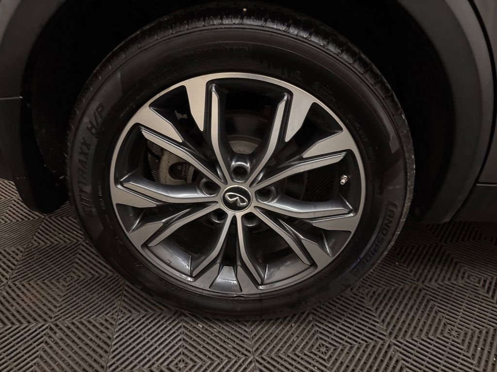 Used 2018 INFINITI QX30 Premium w/ Navigation Package AWD/4WD image 28