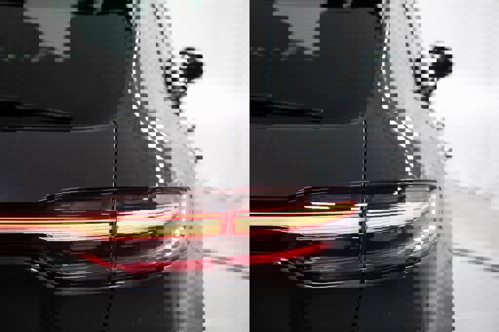 Certified 2025 Porsche Macan image 39