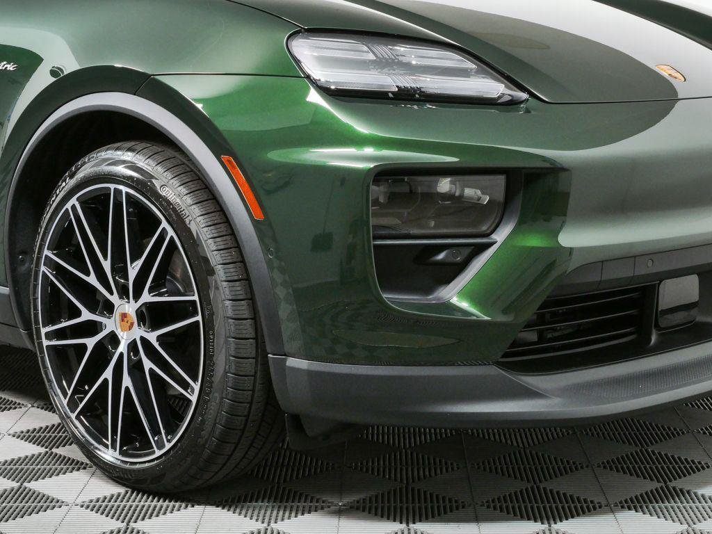 New 2026 Porsche Macan Electric RWD image 35