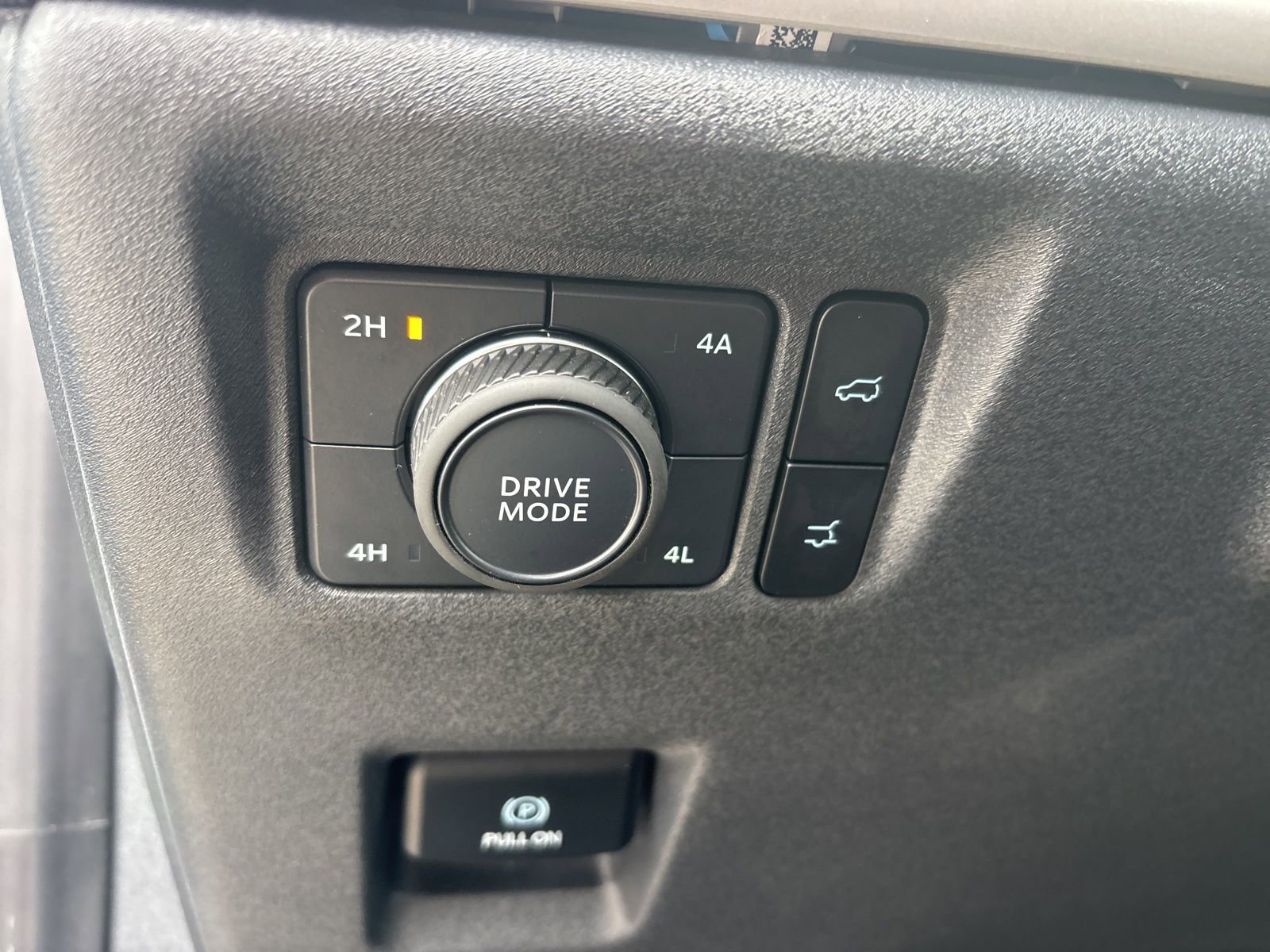 Used 2025 Ford Expedition Active image 16