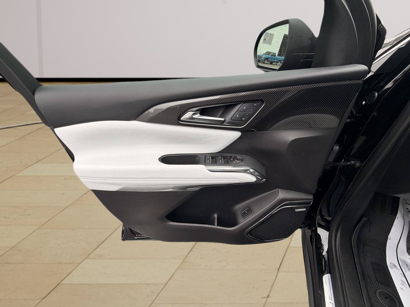 Used 2025 Chevrolet Traverse High Country FWD image 20