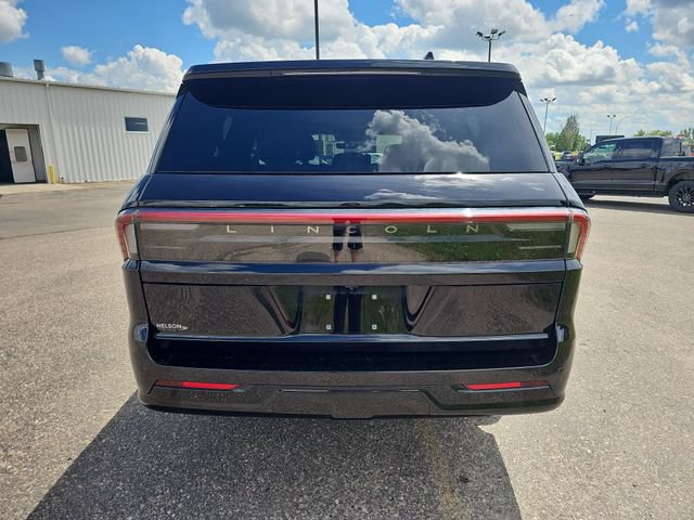 Used 2025 Lincoln Navigator L Reserve w/ Jet Appearance Package AWD/4WD image 4