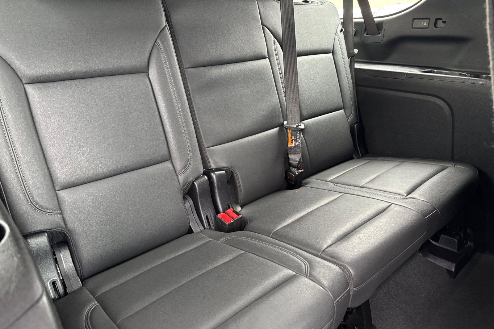 Used 2025 Chevrolet Suburban Z71 AWD/4WD image 19