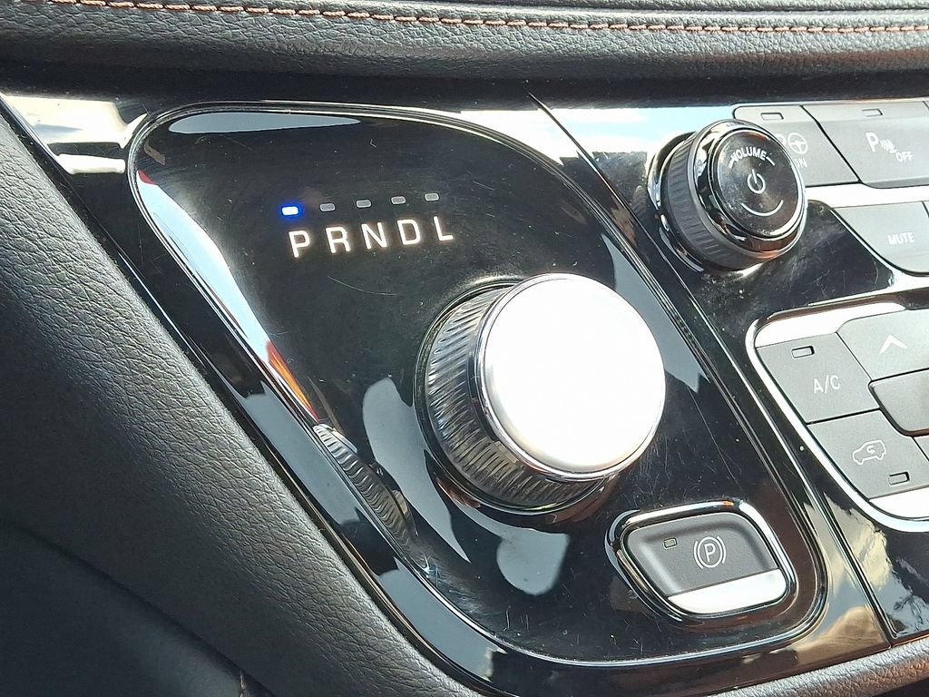 Used 2024 Chrysler Pacifica Pinnacle FWD image 15