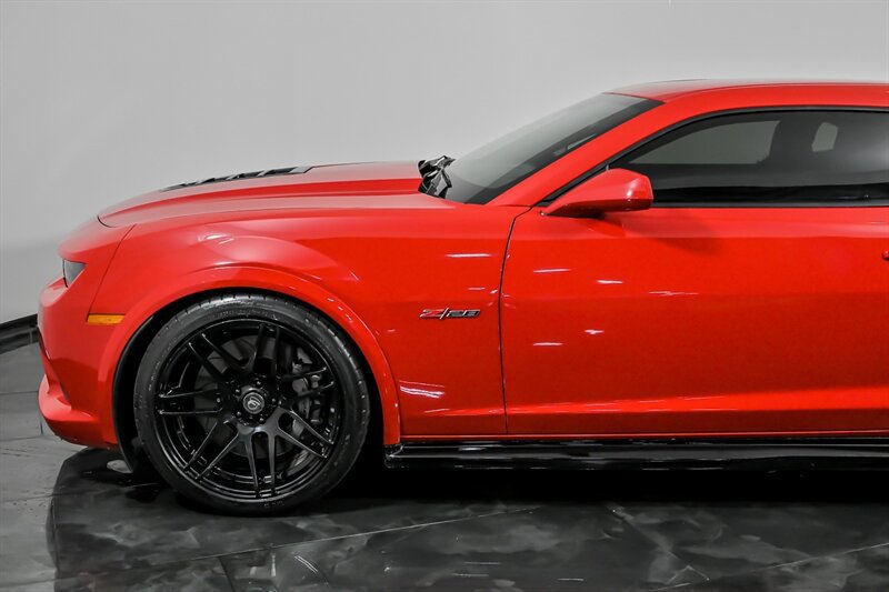 Used 2015 Chevrolet Camaro Z/28 RWD image 6