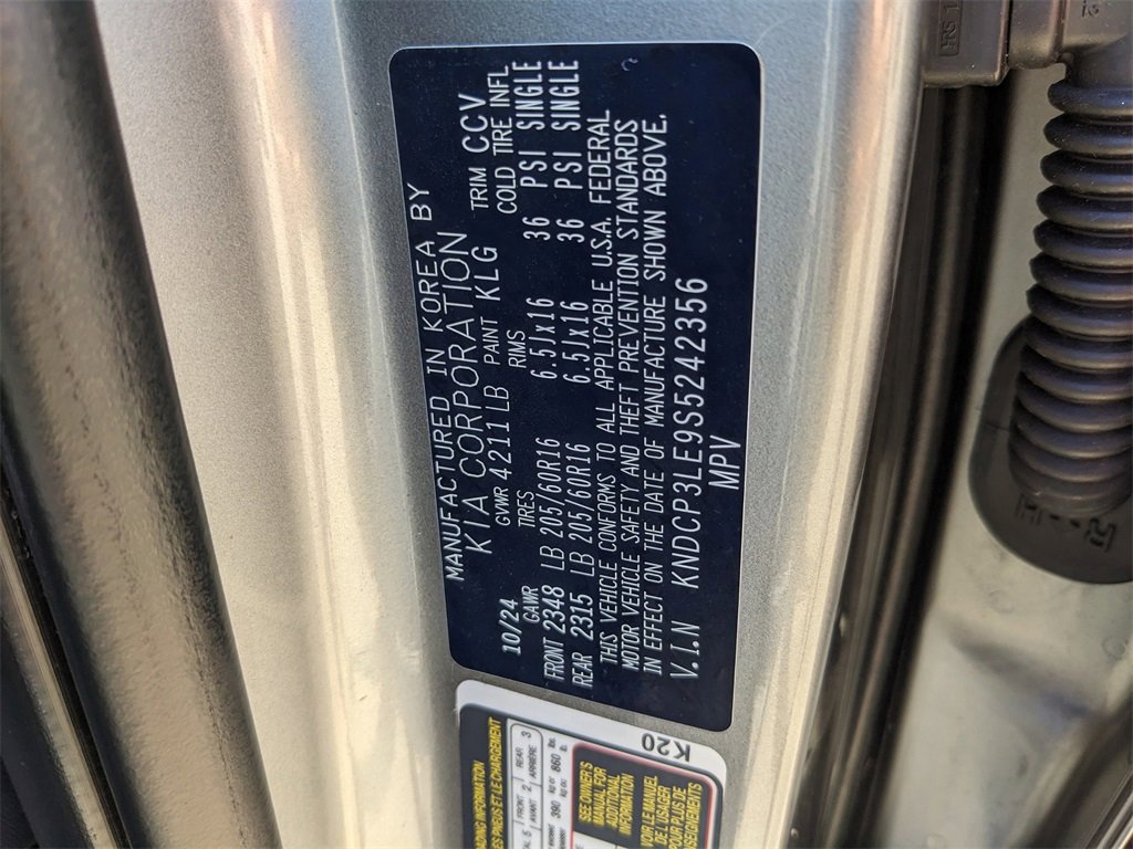 Used 2025 Kia Niro LX image 36