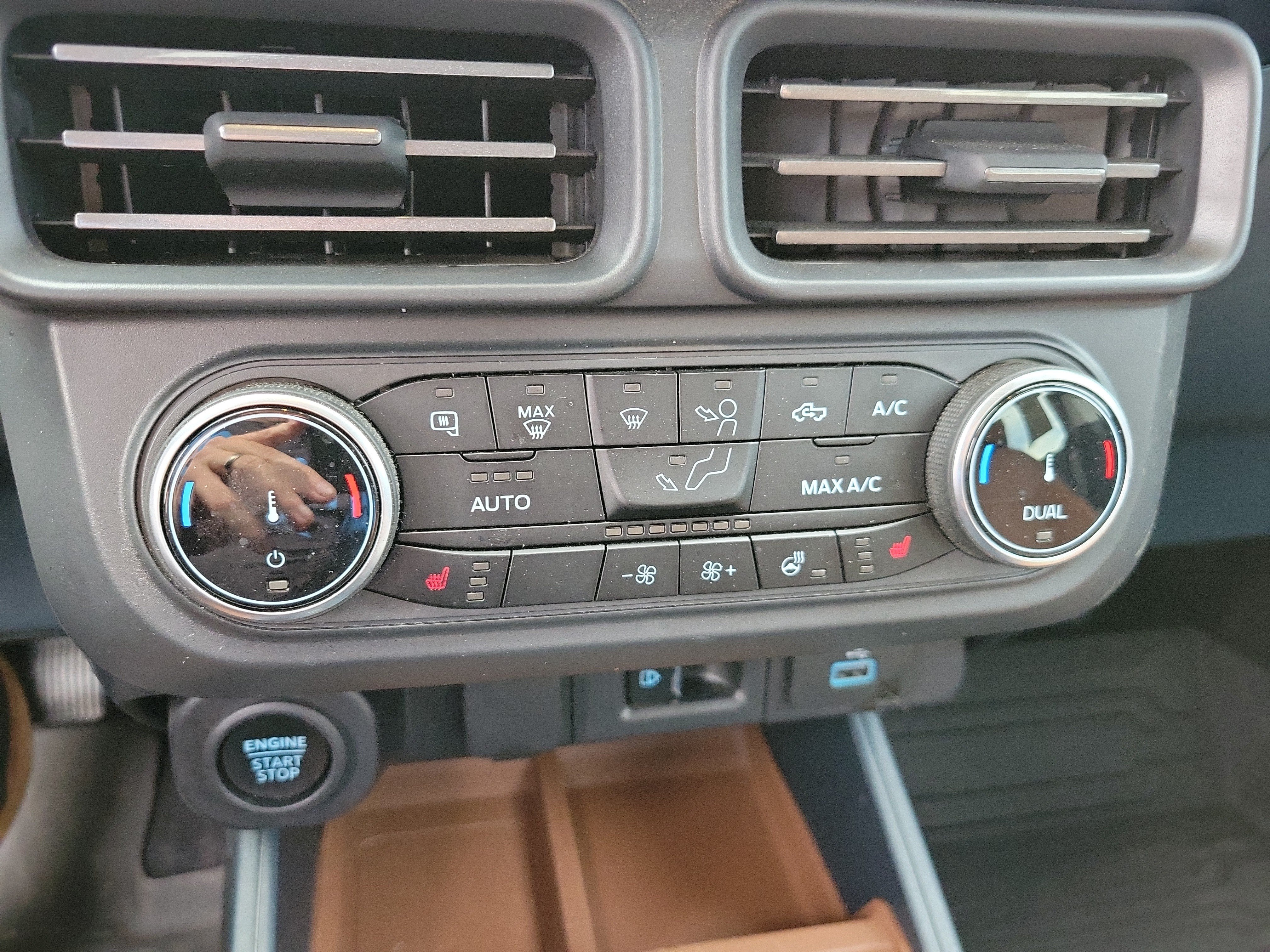 Used 2023 Ford Maverick Lariat w/ Lariat Luxury Package AWD/4WD image 17
