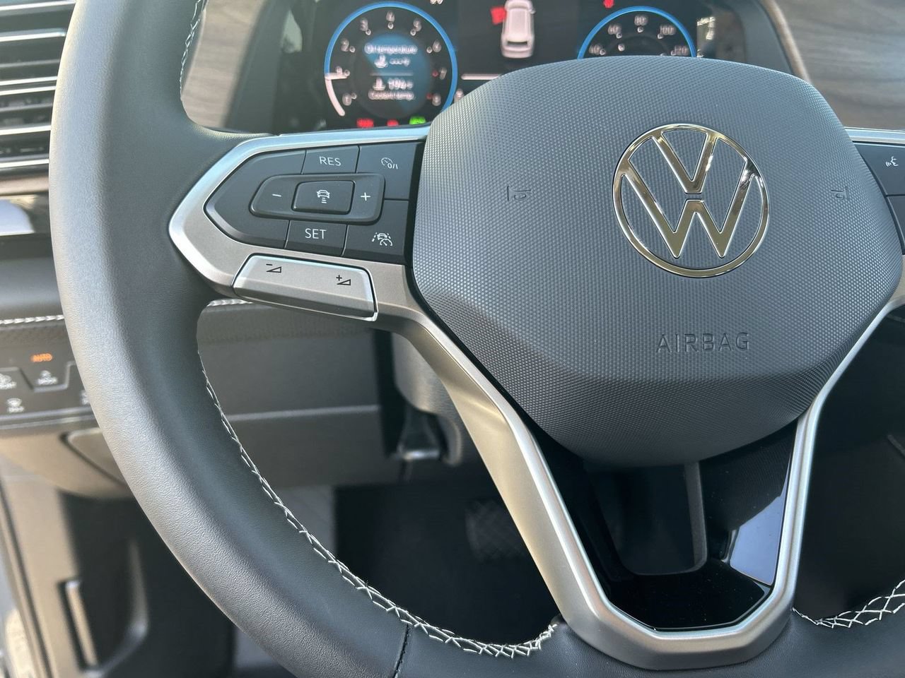 New 2026 Volkswagen Atlas SE FWD image 20