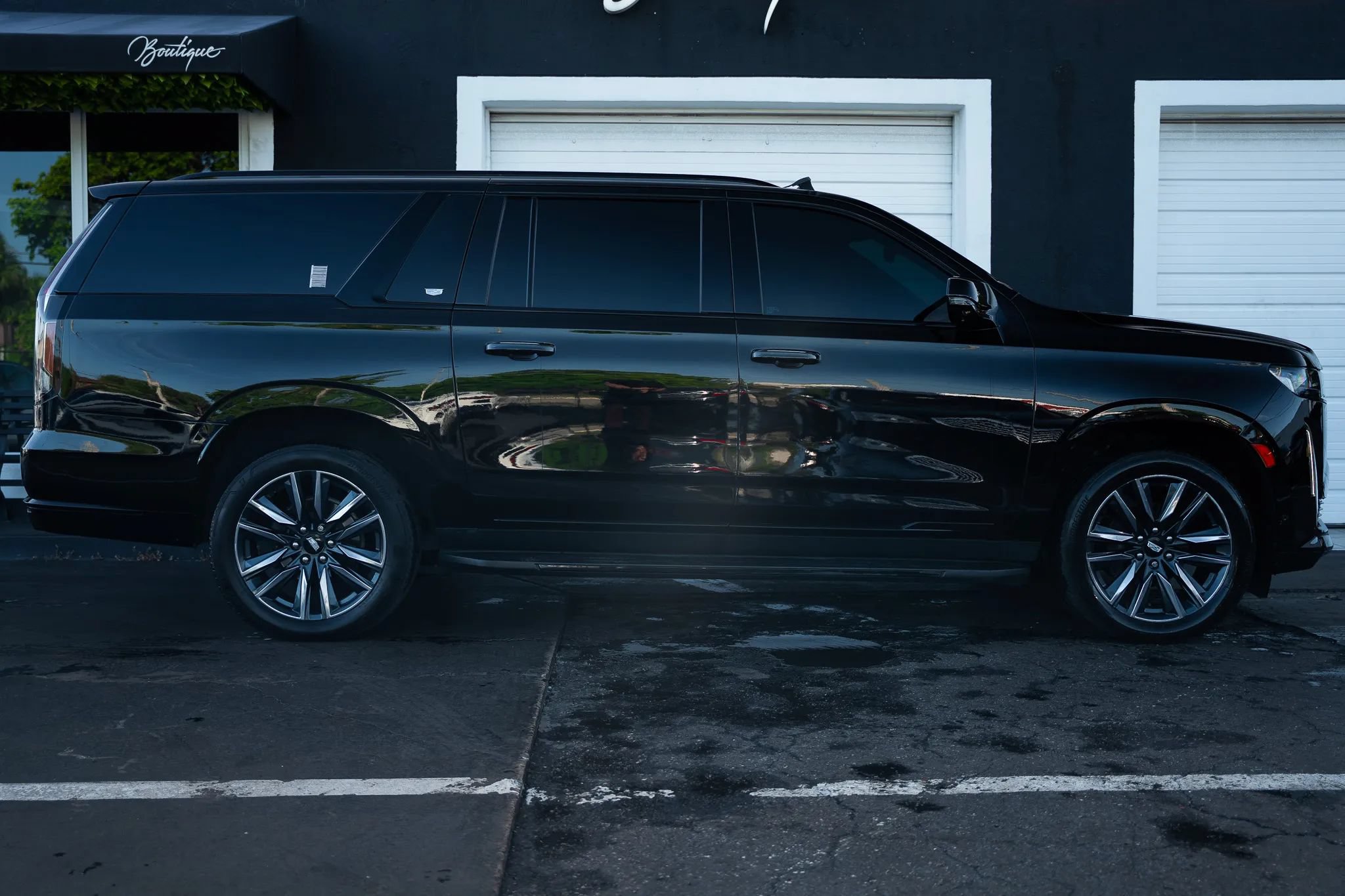 Used 2021 Cadillac Escalade ESV Sport AWD/4WD image 7