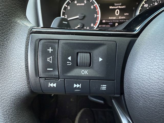 Used 2022 Nissan Rogue SV image 13