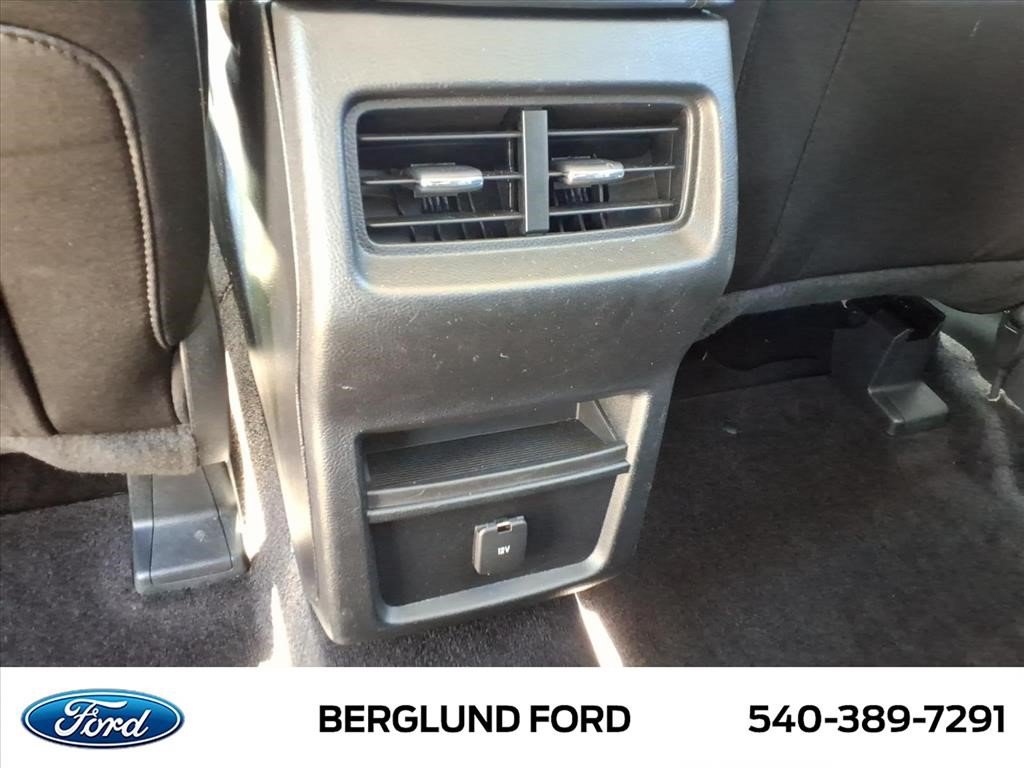 Used 2016 Ford Edge SE AWD/4WD image 13