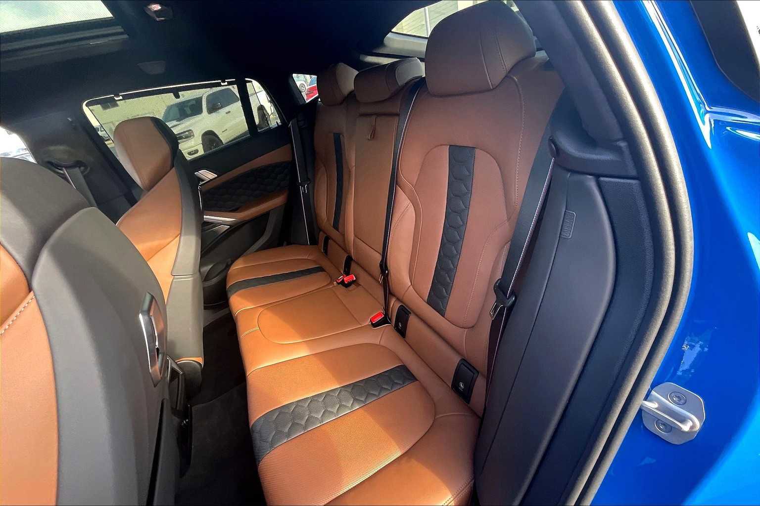 Used 2025 BMW X6 M Competition w/ Executive Package image 29