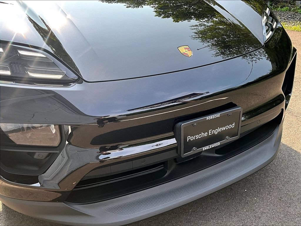 Certified 2025 Porsche Macan 4 Electric AWD/4WD image 32