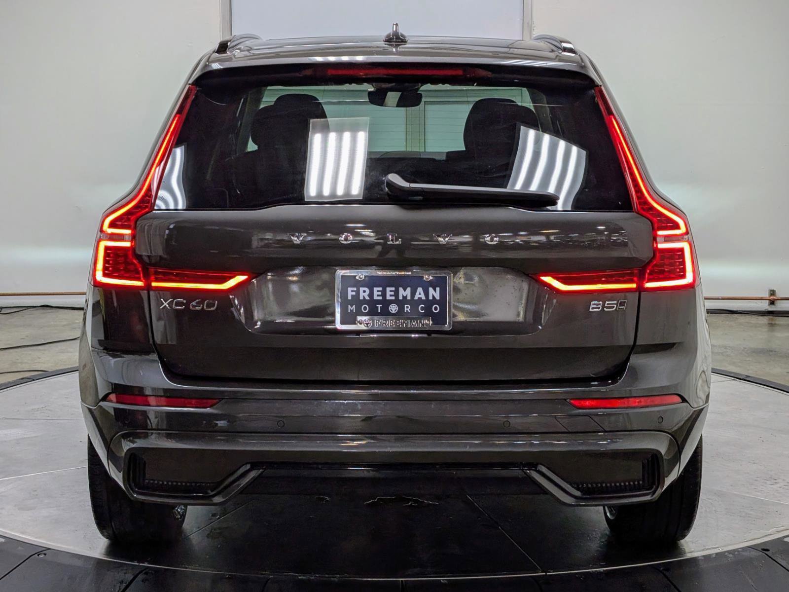 Used 2025 Volvo XC60 B5 Core AWD/4WD image 8
