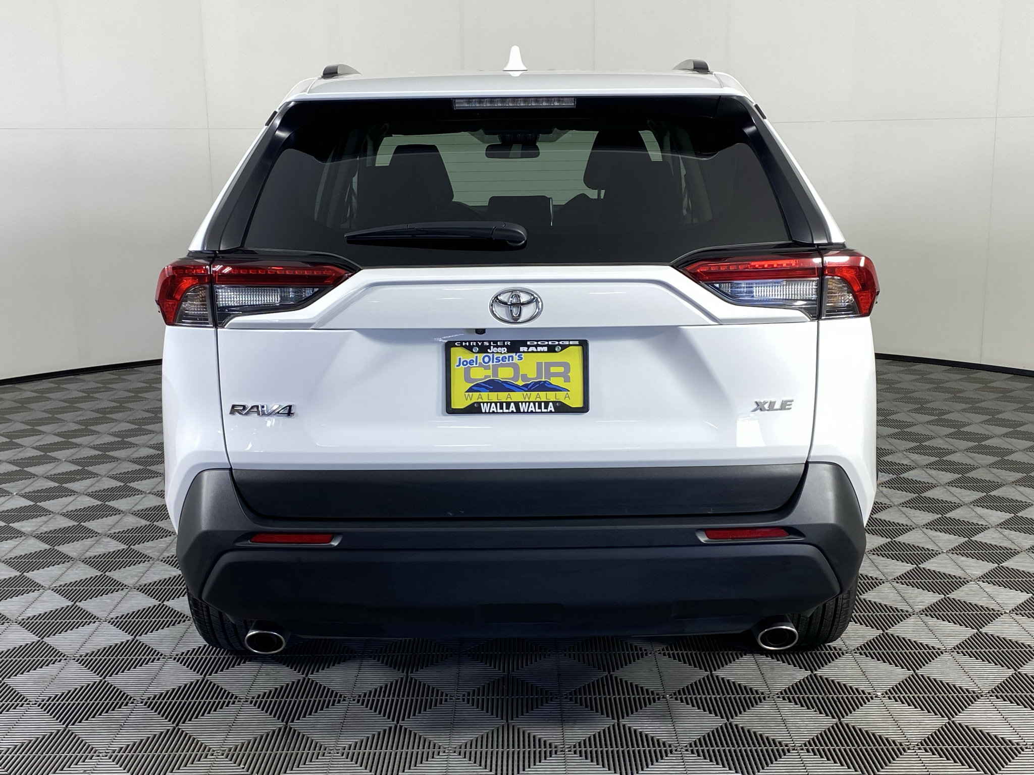 Used 2025 Toyota RAV4 XLE FWD image 9