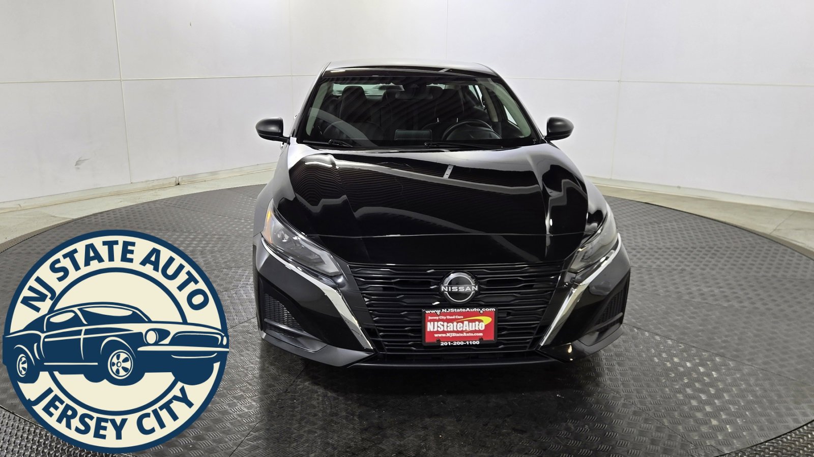 Used 2024 Nissan Altima 2.5 SV image 2