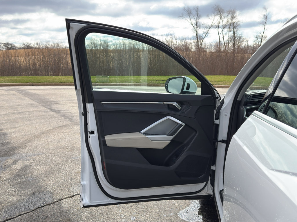 Used 2024 Audi Q3 2.0T Premium image 11