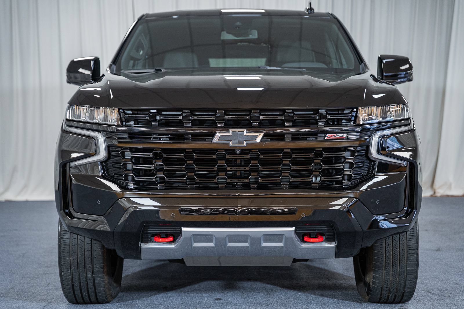 Used 2023 Chevrolet Tahoe Z71 w/ Luxury Package AWD/4WD image 2
