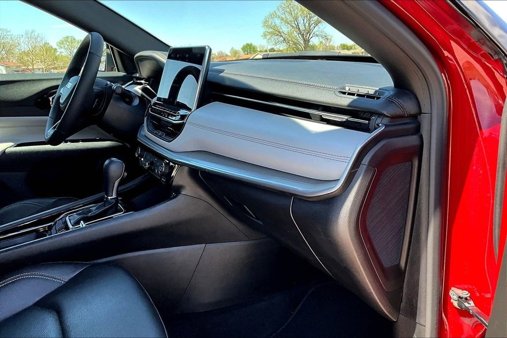 Used 2025 Jeep Compass Limited image 14