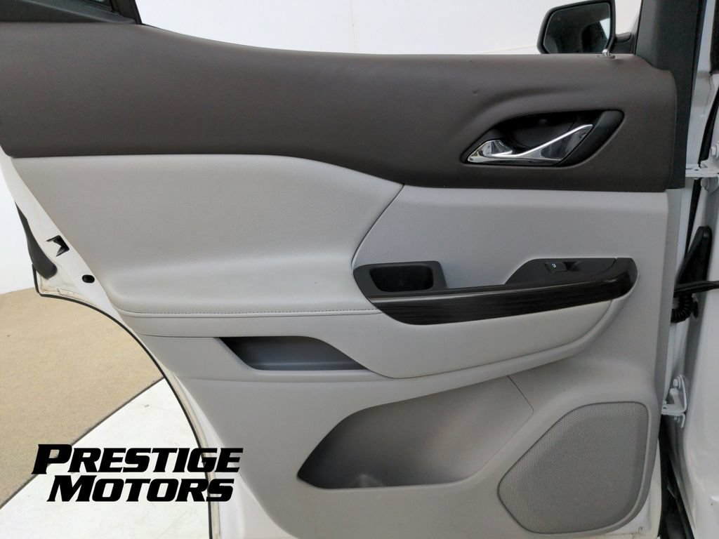 Used 2017 GMC Acadia SLT FWD image 28