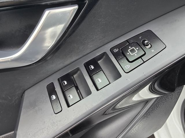 Certified 2023 Kia Niro EX image 25