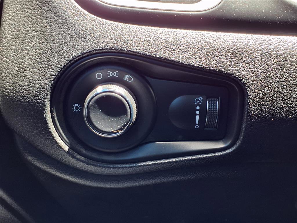 Used 2018 Jeep Renegade Sport w/ Power & Air Group image 11