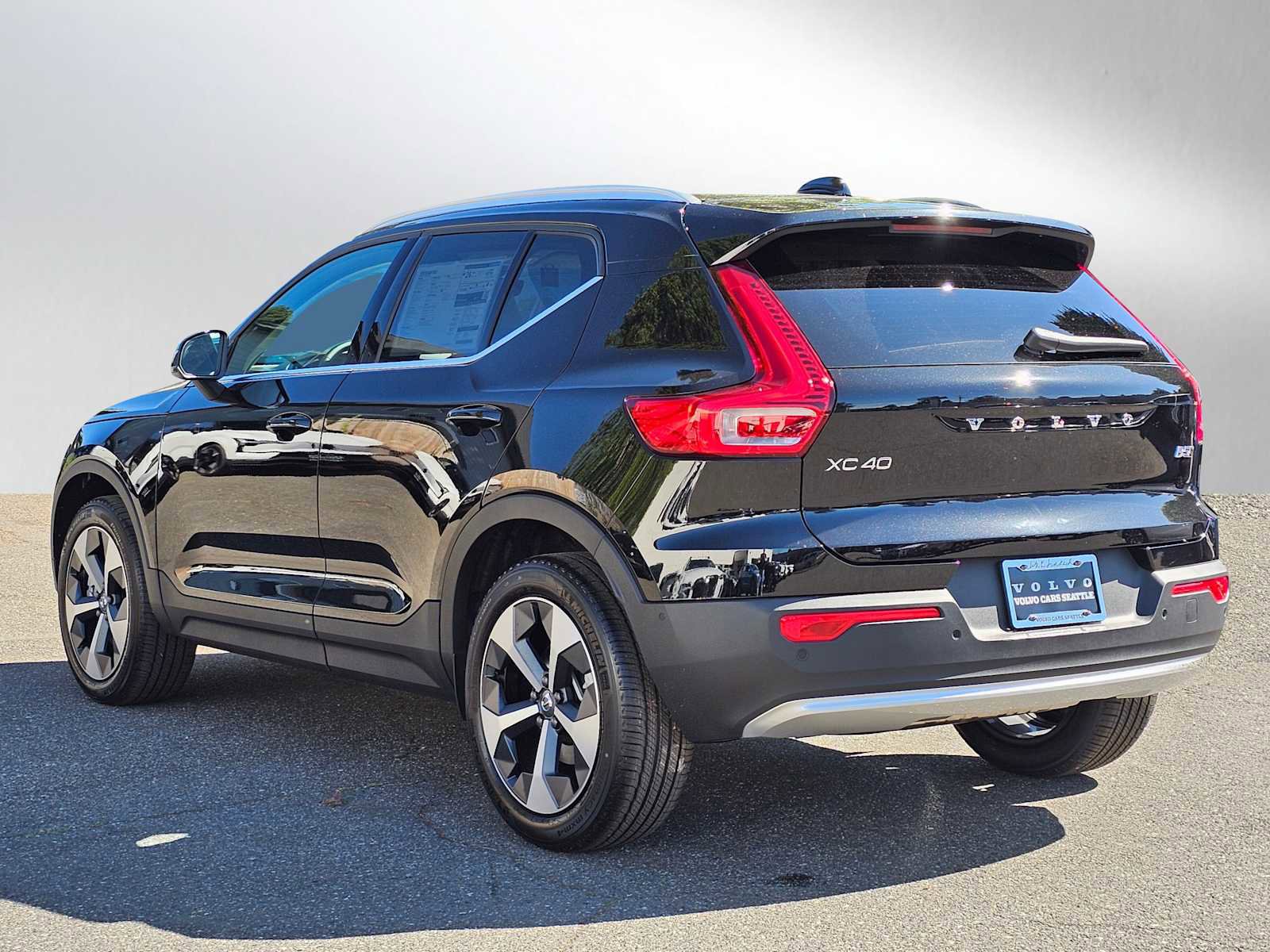 New 2025 Volvo XC40 B5 Plus w/ Protection Package Premier image 5