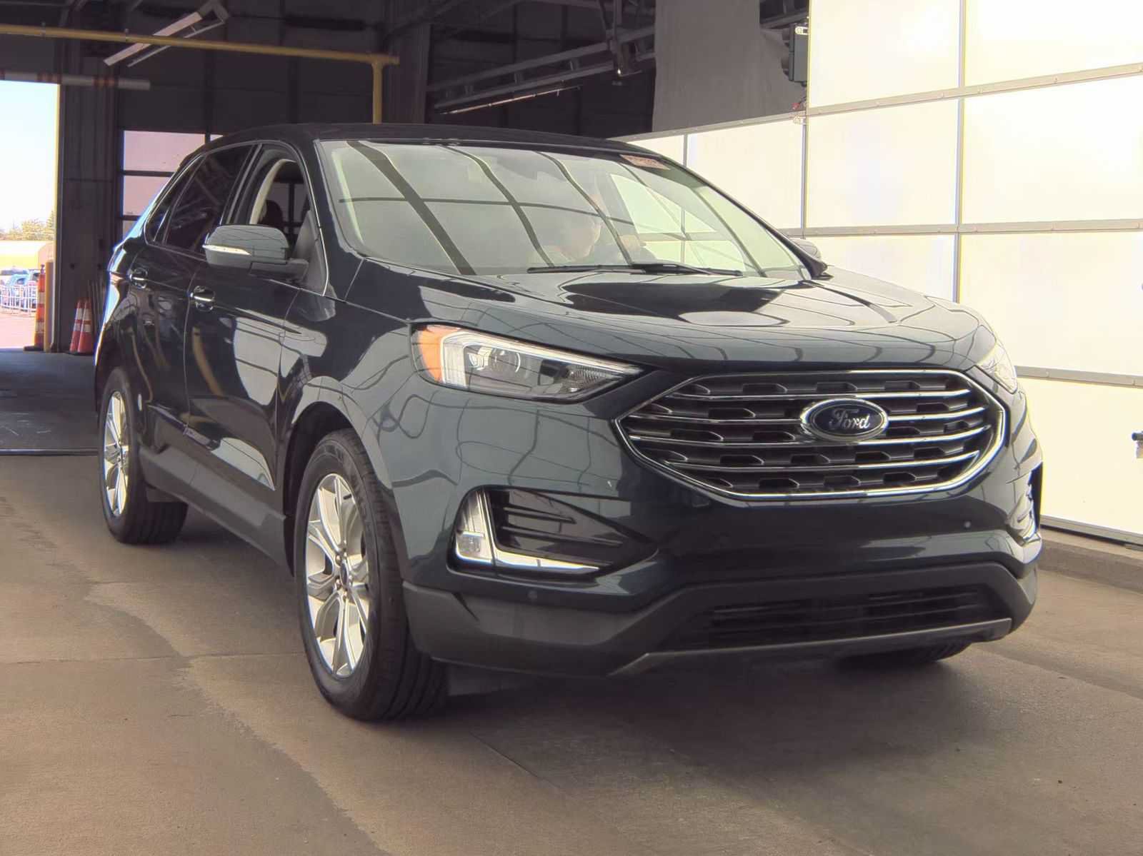 Used 2024 Ford Edge Titanium AWD/4WD image 5