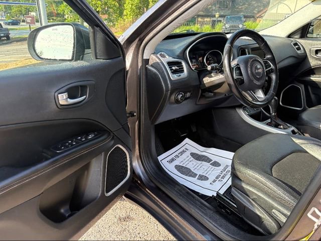 Used 2019 Jeep Compass Latitude image 12