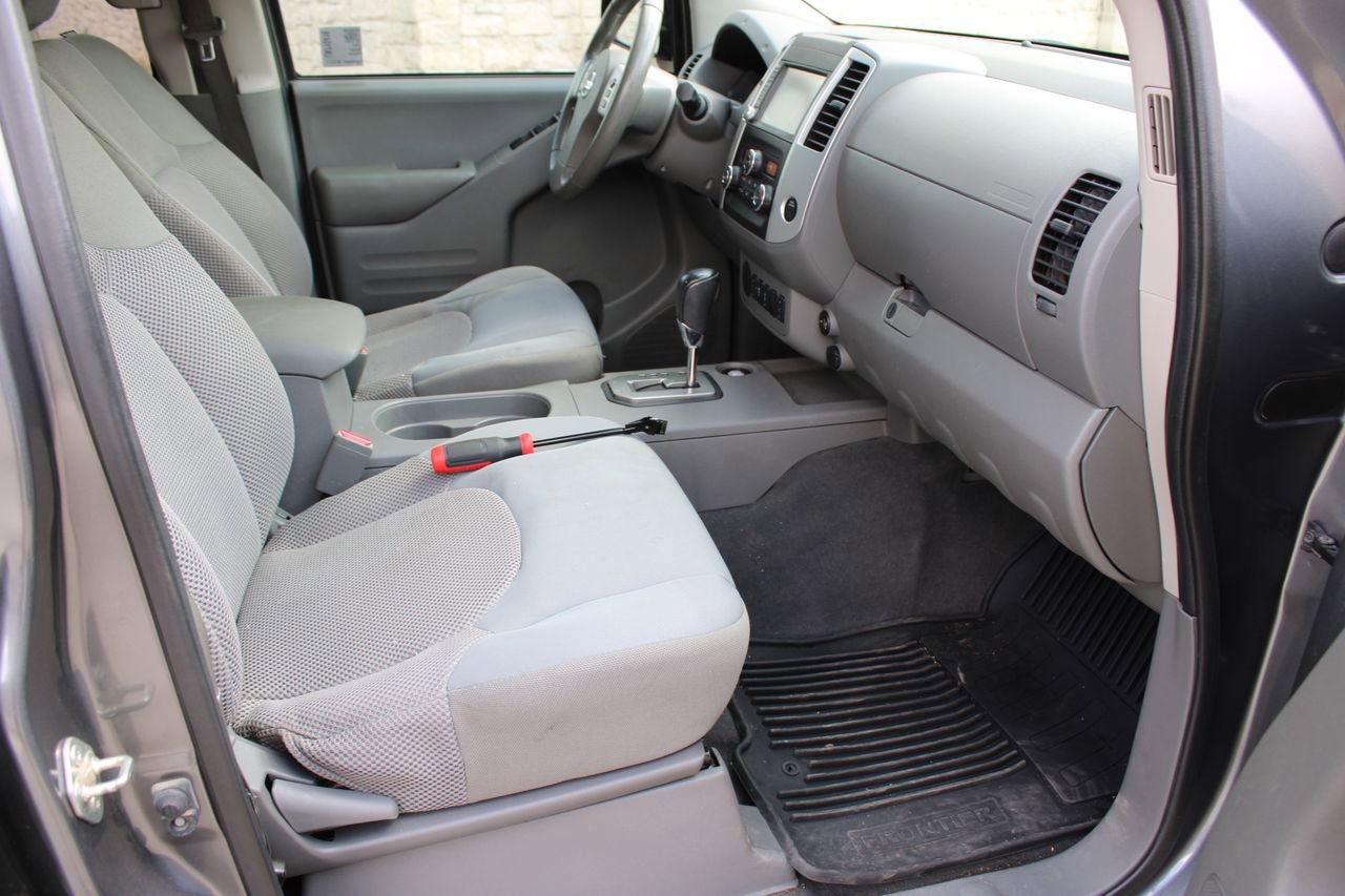 Used 2020 Nissan Frontier SV w/ Midnight Edition Floor Mats image 15