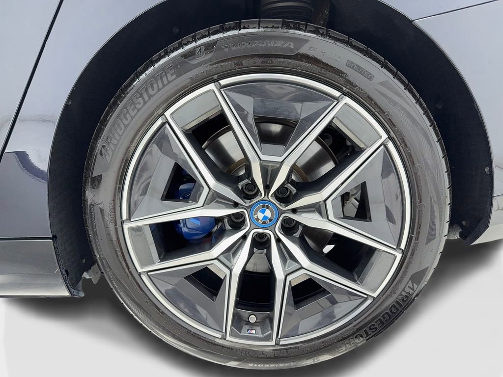 Used 2025 BMW i5 eDrive40i w/ Executive Package image 50