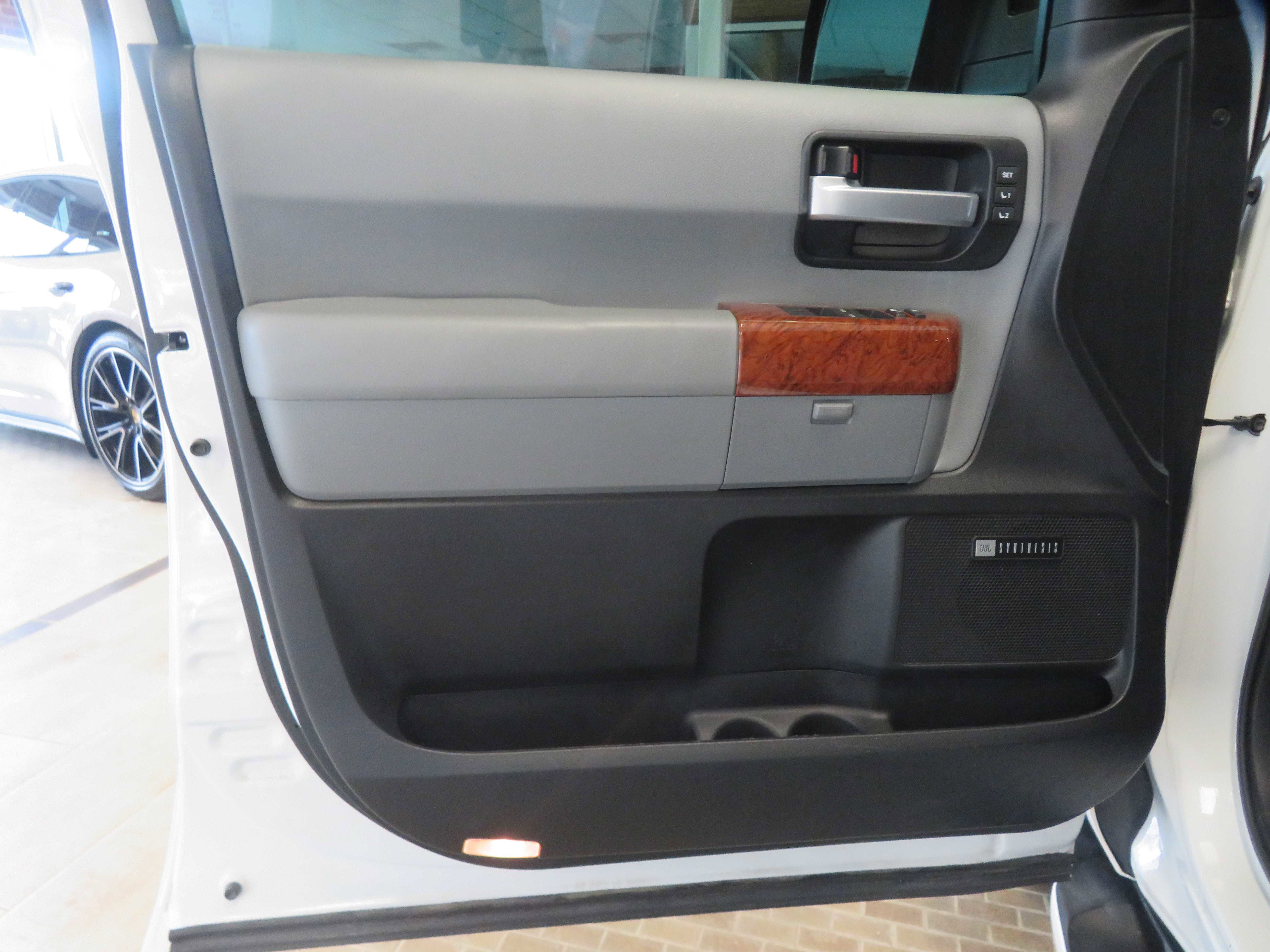 Used 2018 Toyota Sequoia Platinum AWD/4WD image 14