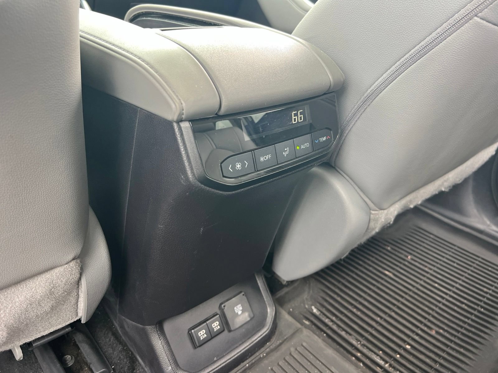 Used 2021 Toyota Highlander Limited FWD image 36