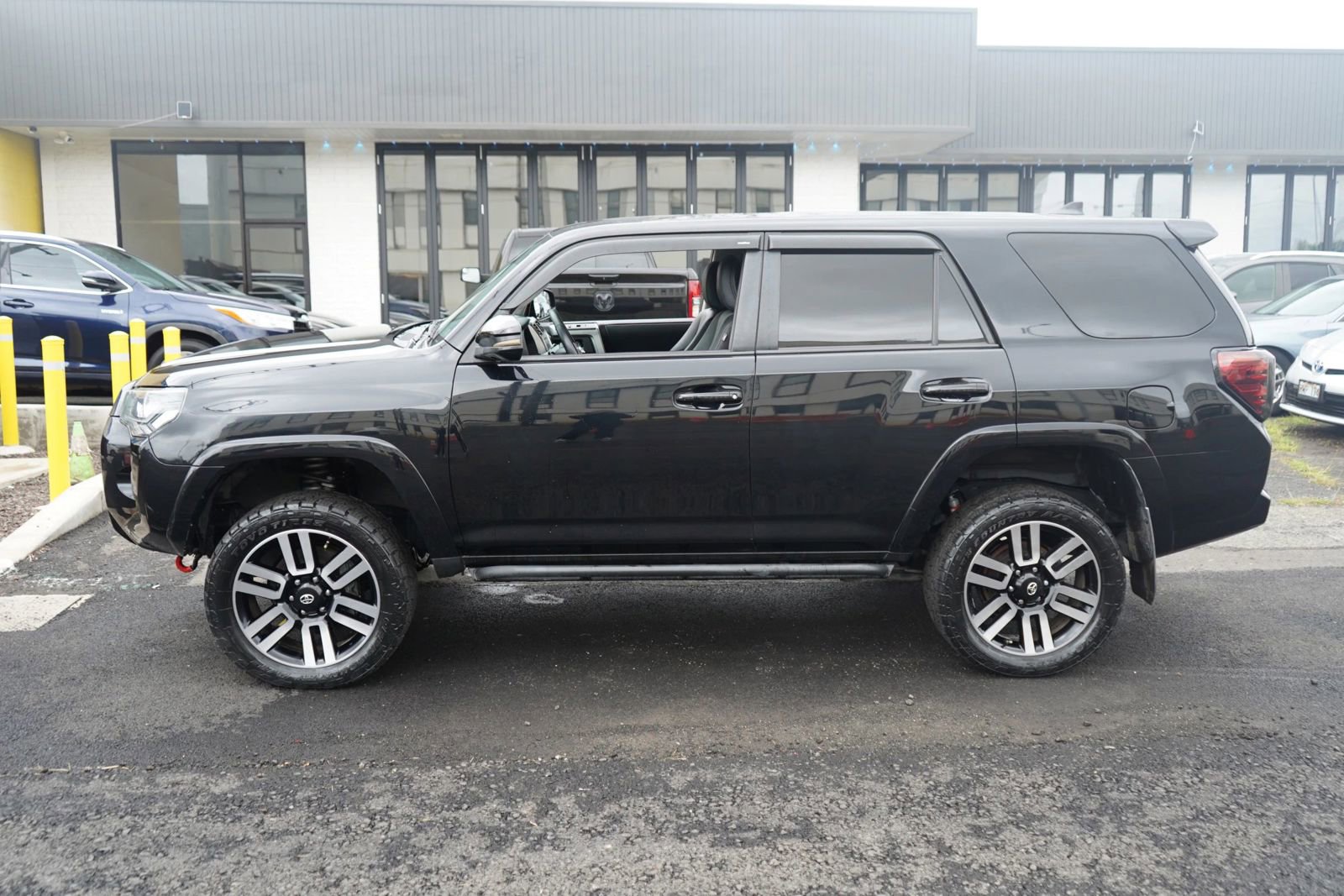 Used 2022 Toyota 4Runner SR5 Premium image 2
