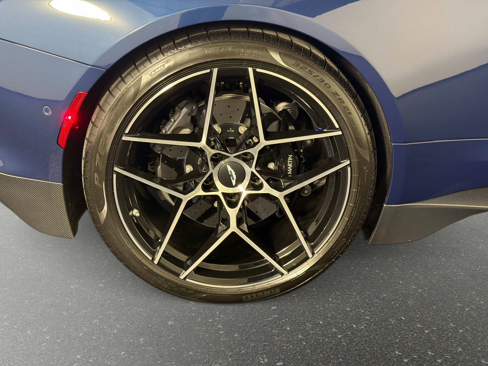 Used 2025 Aston Martin Vanquish image 8