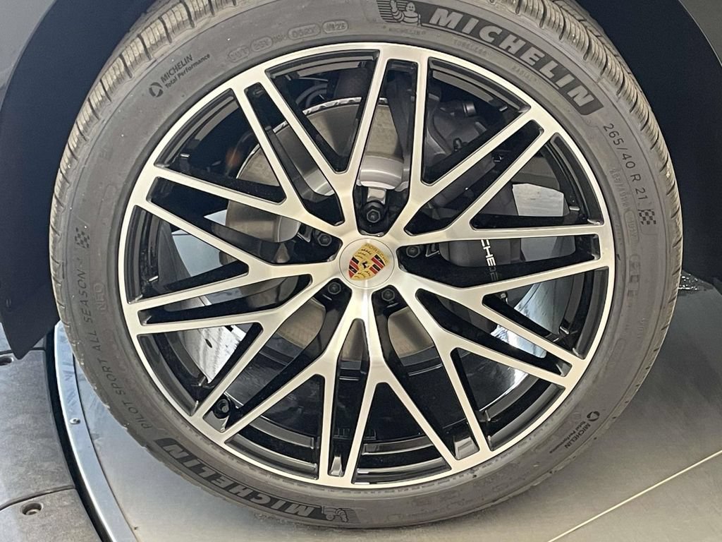 New 2026 Porsche Macan AWD/4WD image 11