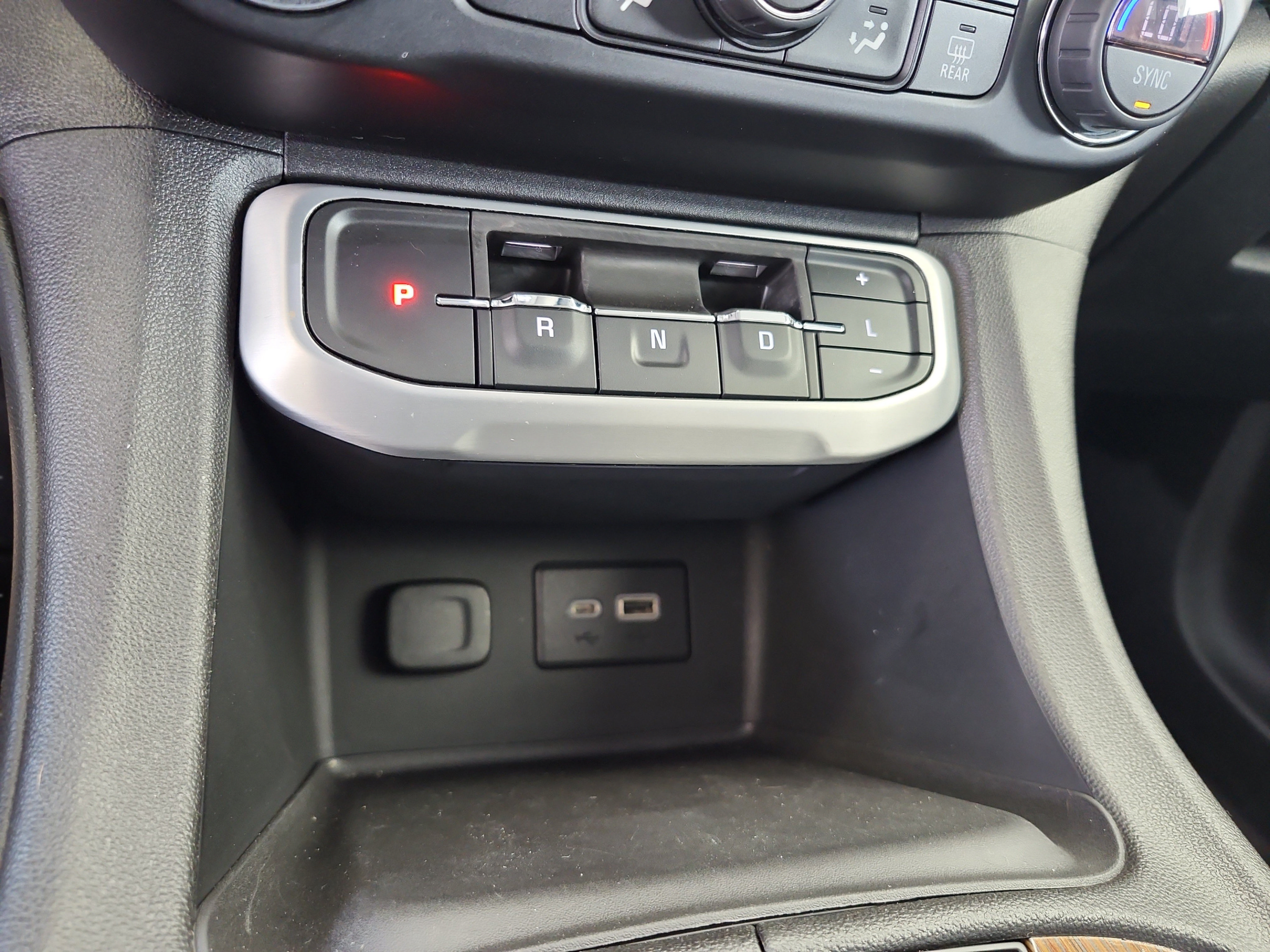 Used 2020 GMC Acadia SLE w/ Driver Convenience Package FWD image 28