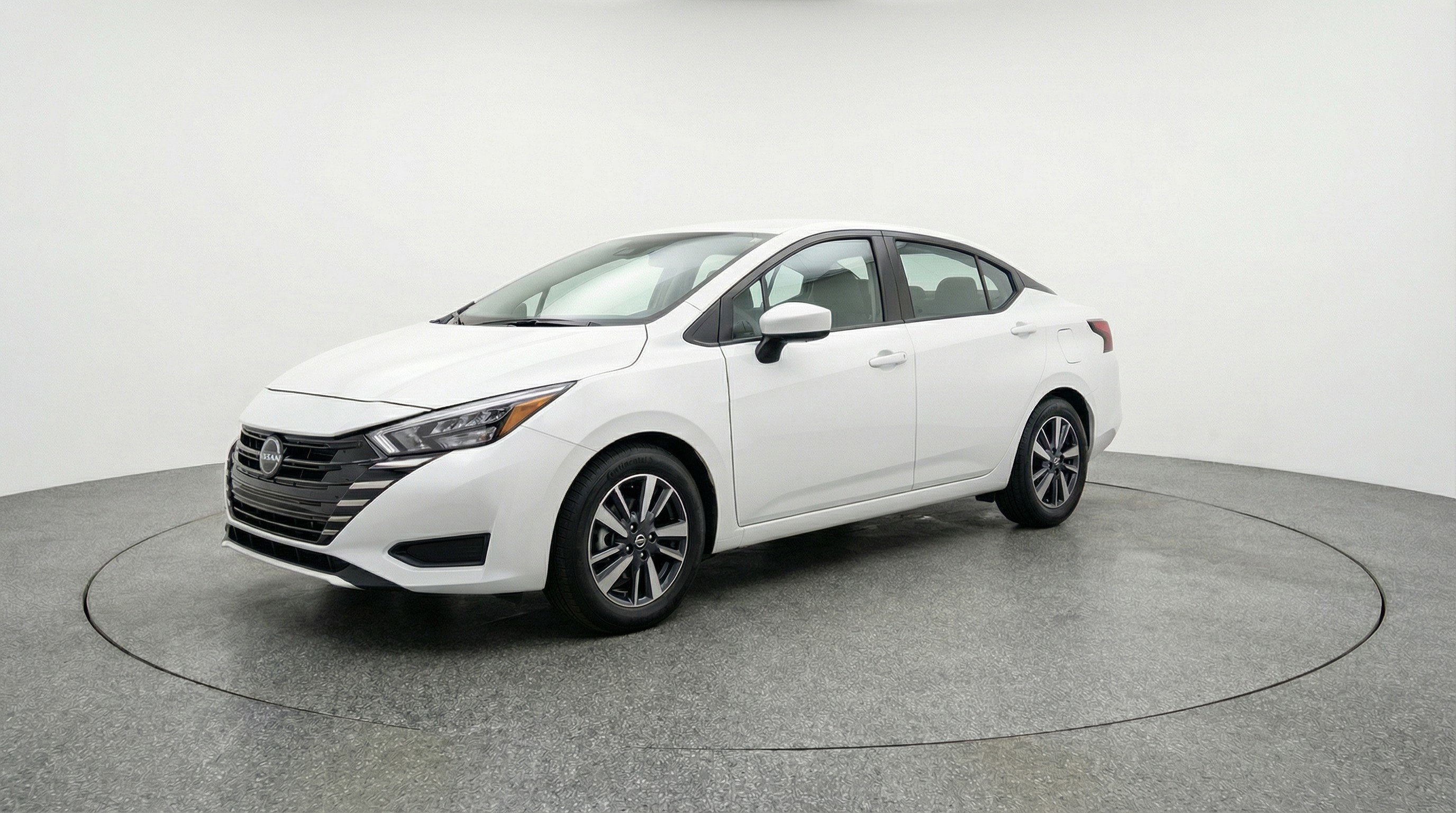 Used 2025 Nissan Versa SV image 3