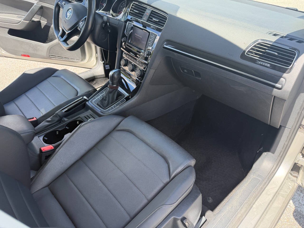 Used 2015 Volkswagen Golf TDI SEL FWD image 31